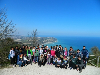 Gli studenti dei Sibillini in visita al Parco del Conero passando da Loreto