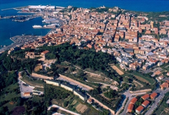 Macerata è la città più vivibile d’Italia. Bene il trasporto pubblico ad Ancona.