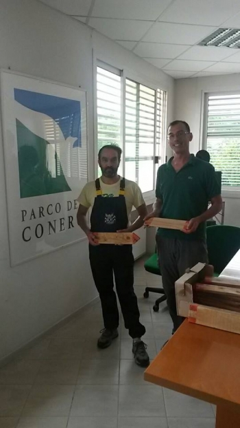 Riccardo Mezzabotta regala la segnaletica al Parco del Conero