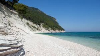 Spiaggia di San Michele-Sassi Neri: quando l'ambiente attrae il turismo